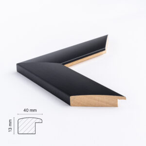 Ekstra bred sort ramme med bløde kanter.