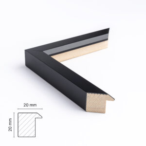 Sort ramme med utraditionel skæring